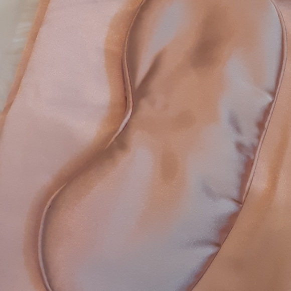 HALLMART COLLECTIBLES Satin Pillowcase & Eye Mask - Picture 5 of 6